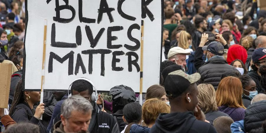 Probing the dark side of the US